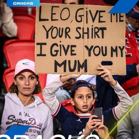A child offered his mother in exchange for Messi's T-shirt
